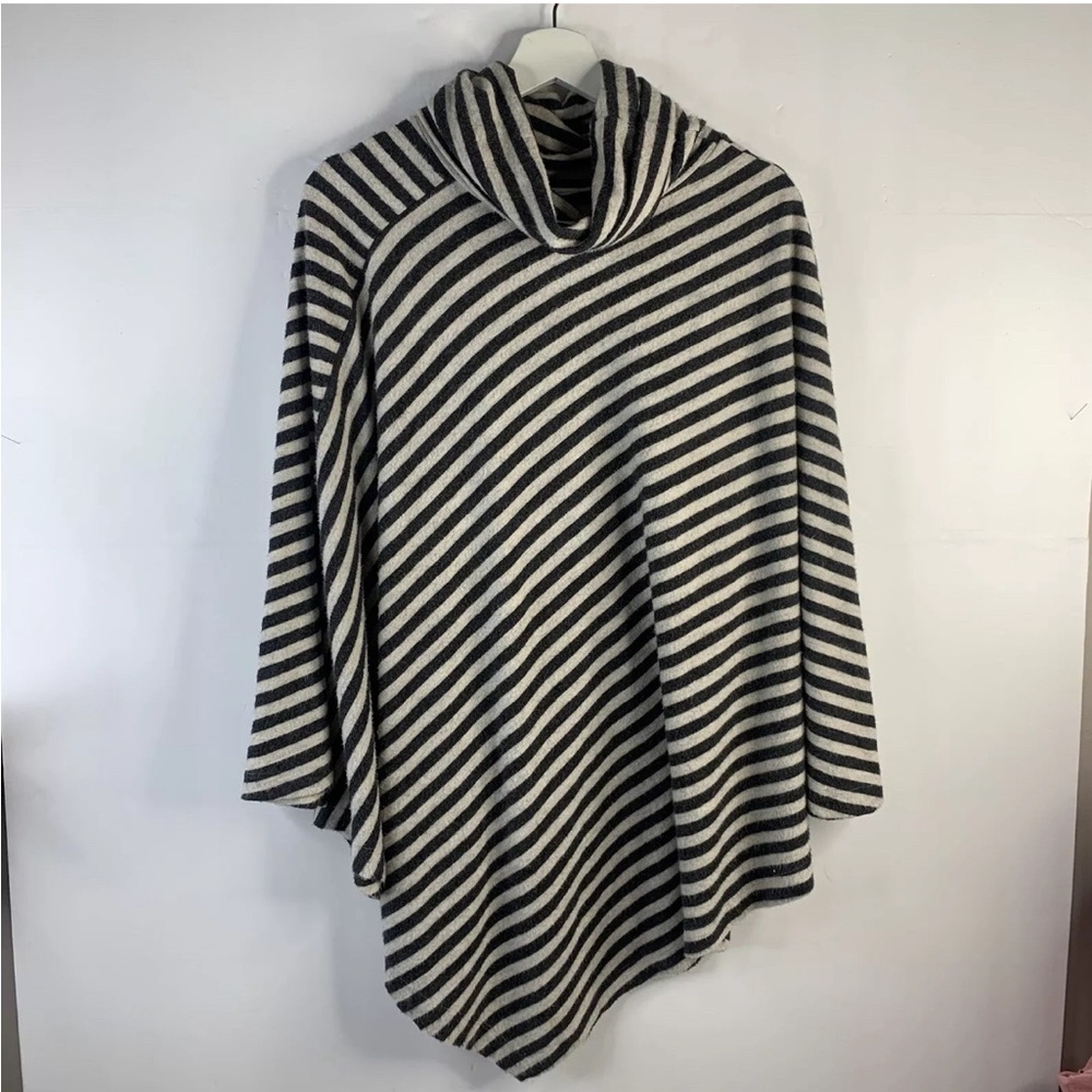 Soft Surroundings OS Poncho
Sweater Presley Soft Cozy Stripes‎ Cowl Neck Women's